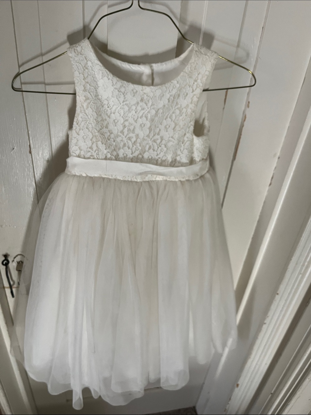 David's Bridal White Lace Bodice Tulle Flower Girl Dress